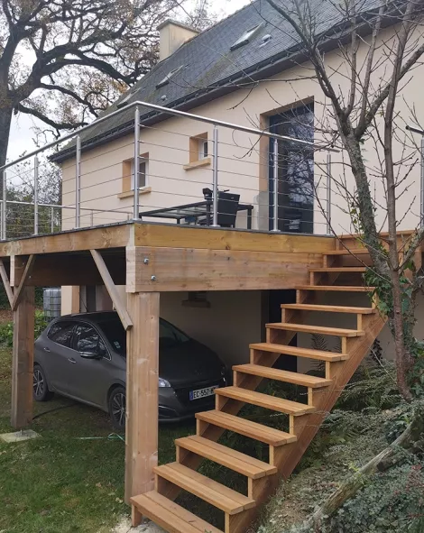 Pose de terrasses en bois et  portail à Ploërmel