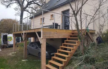 Pose de terrasses en bois et  portail à Ploërmel