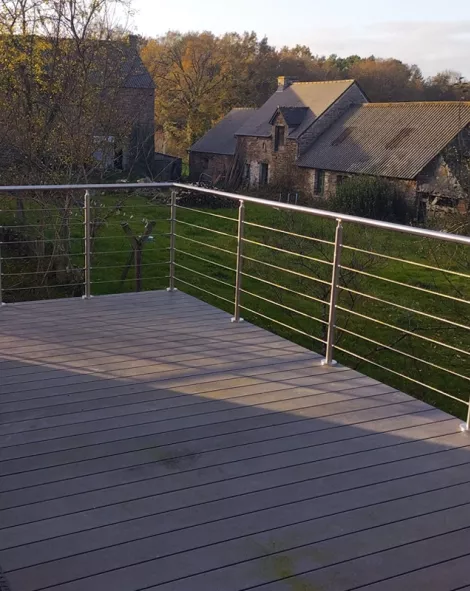 Pose de terrasses en bois et  portail à Ploërmel