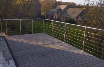 Pose de terrasses en bois et  portail à Ploërmel