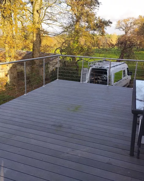 Pose de terrasses en bois et  portail à Ploërmel